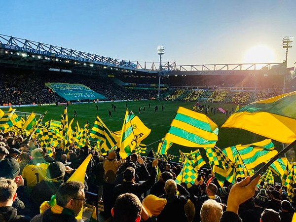 640px-Carrow_road_flags